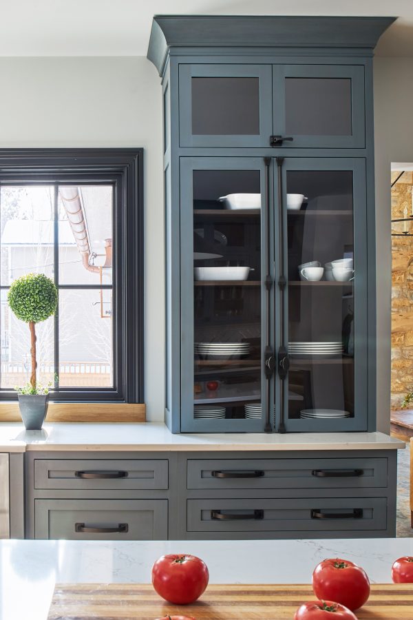 Kane Home Cabinetry is a premiere kitchen and bath boutique located in the heart of St. Charles, Illinois. This Geneva kitchen remodel showcases countertops and cabinetry.